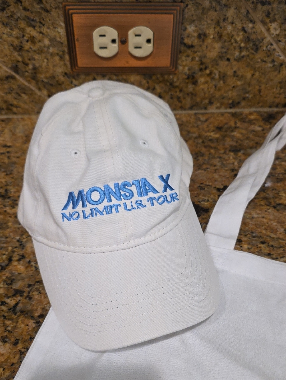 MONSTA X Merch Bundle - Picture 4 of 7